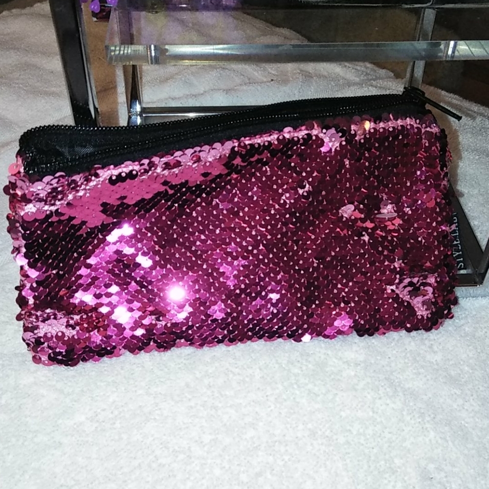 StyleLab Sequined Zippered Bag ❤️